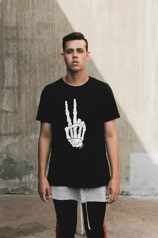 Camiseta esencial · imagen ilustrativa